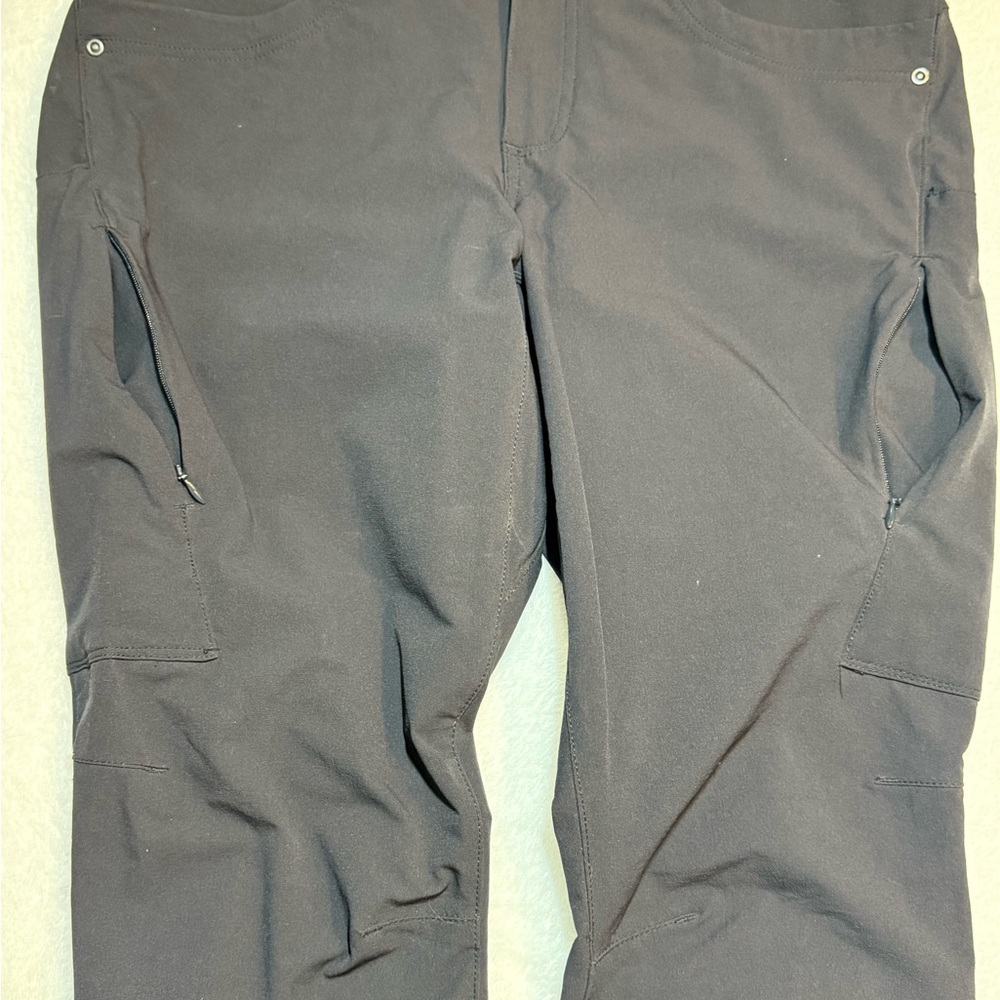 Duluth Trading Co Women's Black Zip Cargo Pocket Pants - Picture 6 of 8